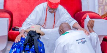 ANAMBRA NOV. 8 GOVERNORSHIP ELECTION : SENATE PRESIDENT AND HIS ENTOURAGE PAY HOMAGE TO OBI OF ONITSHA, AS UKACHUKWU AND EKWUNIFE RECEIVE ROYAL BLESSINGS